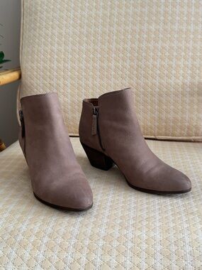 Frye Judith Double Zip Ankle Booties in Gray Taupe Women’s Size 8 Like New!